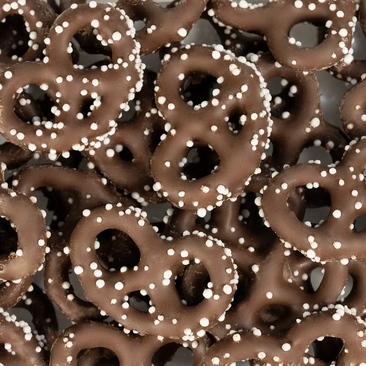 HOT CHOCOLATEY PRETZELS W/ WHITE NON PARIELS