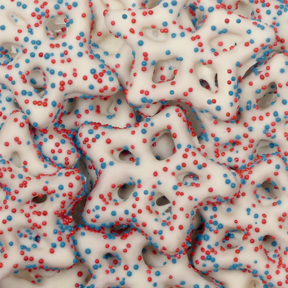 YOGURT FLAVORED STAR PRETZEL W/ RED & BLUE NON PARIELS